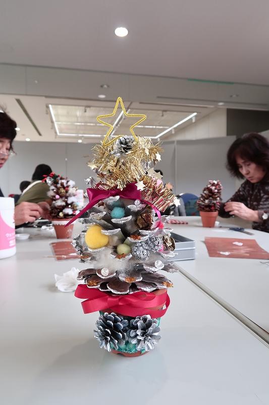 ワークショップ：大王松の巨大松ぼっくりでクリスマスツリーを作ろう！ 開催しました！ - ときわミュージアムブログ - ときわミュージアム